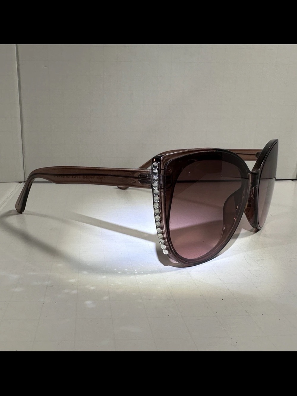 Sofia Vergara X Foster Grant Cat Eye Oversize Rhinestone Sunglasses mauve/plum - Picture 2 of 7